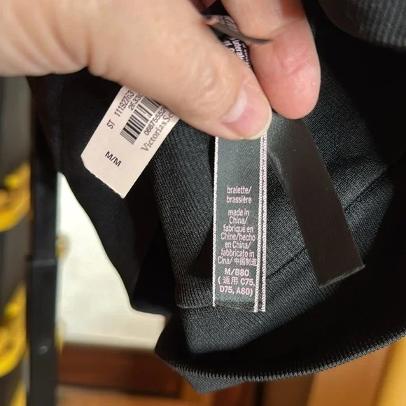 NWT Victoria's Secret Seamless Rib High Neck Sport Bra Black Size Medium - Picture 12 of 13